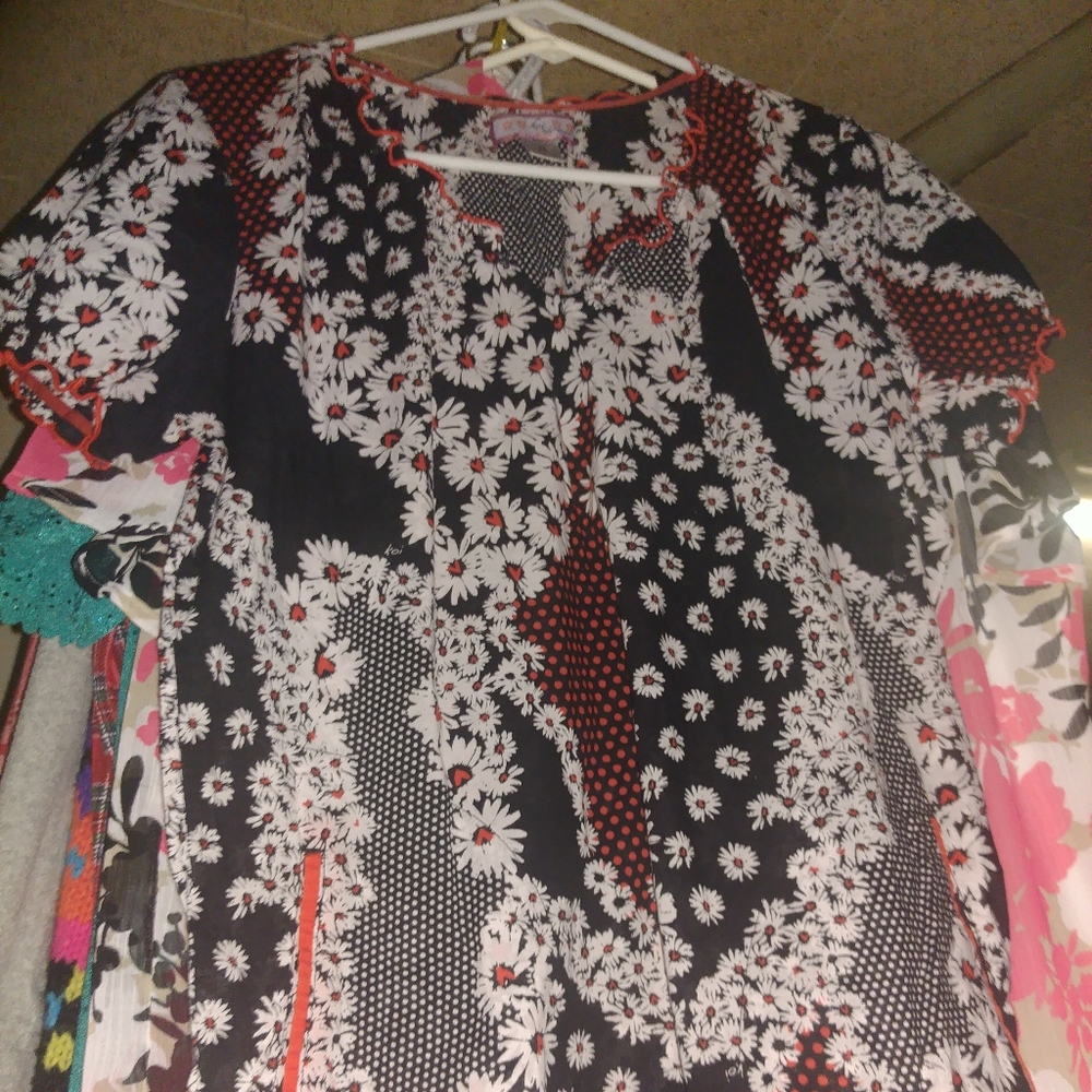 Top with cool designs med